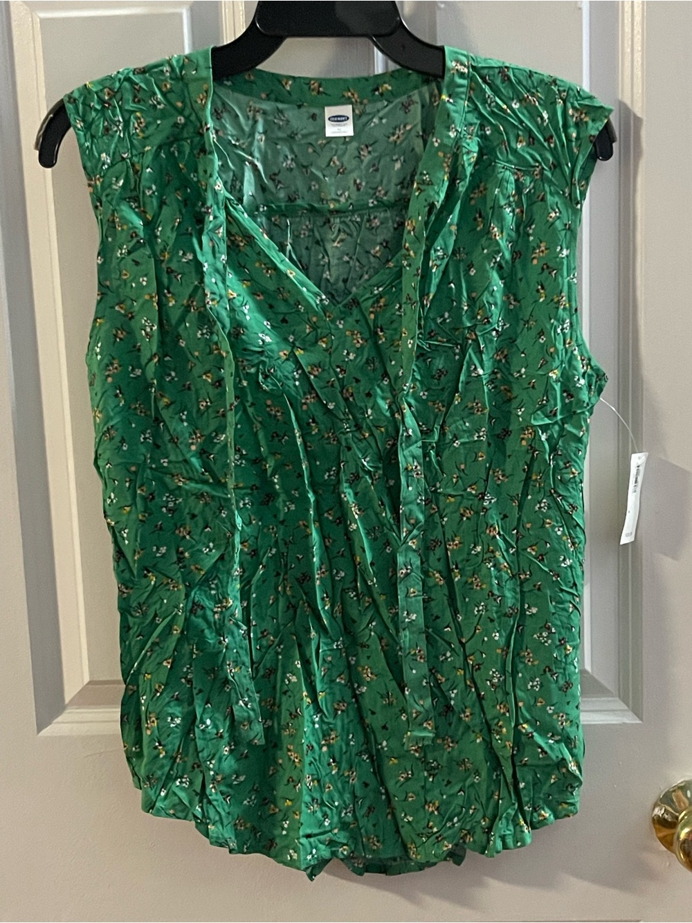 Old Navy Green Floral V-Neck Sleeveless Blouse